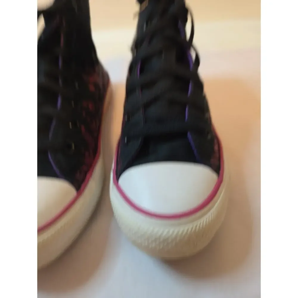 Converse very nice